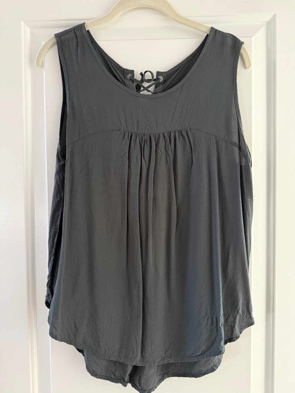 Velvet by Graham & Spencer Charcoal Scoop Neck Sleeveless Top